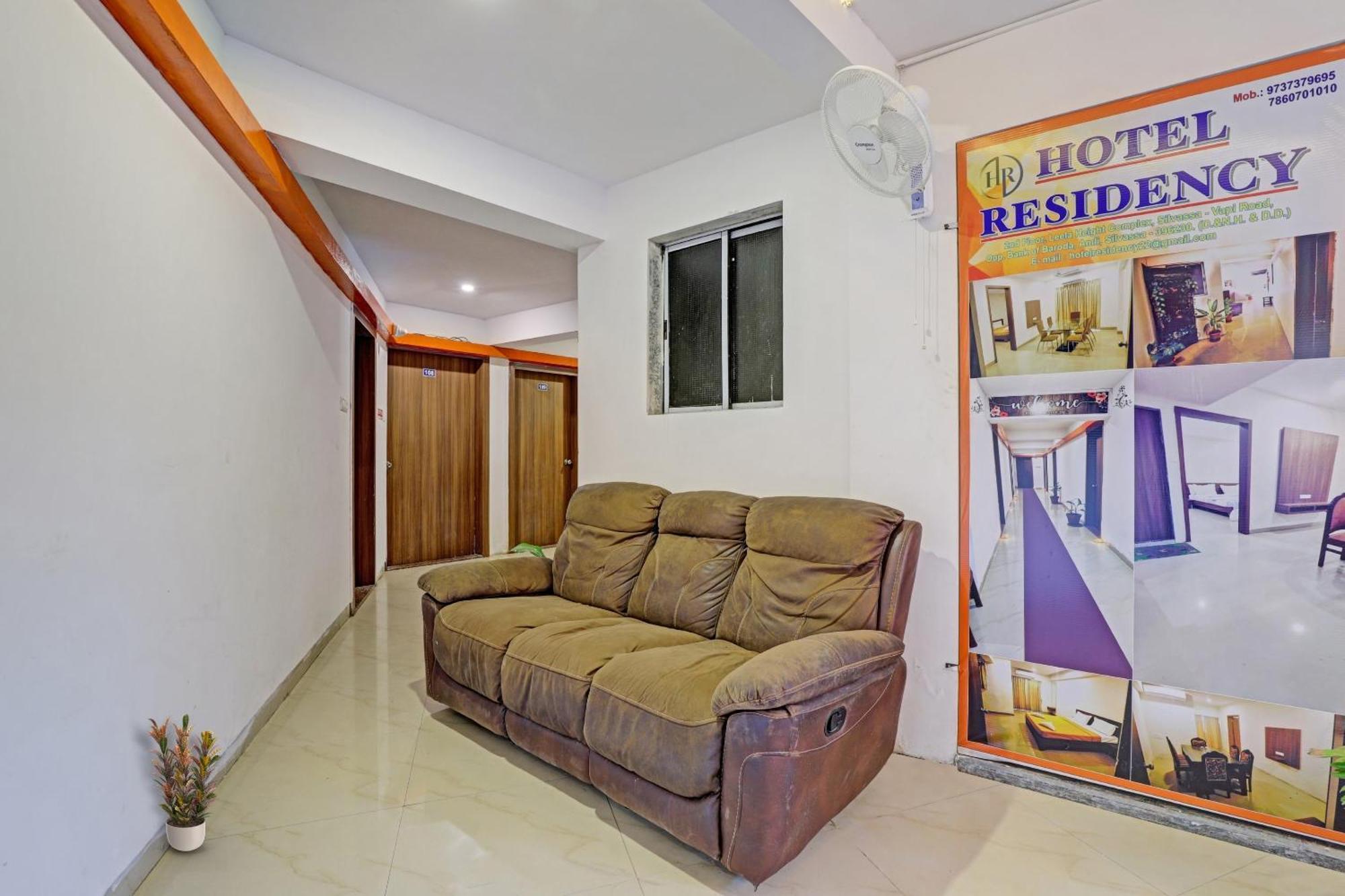 Oyo Flagship Hotel Residency Silvassa Exterior foto