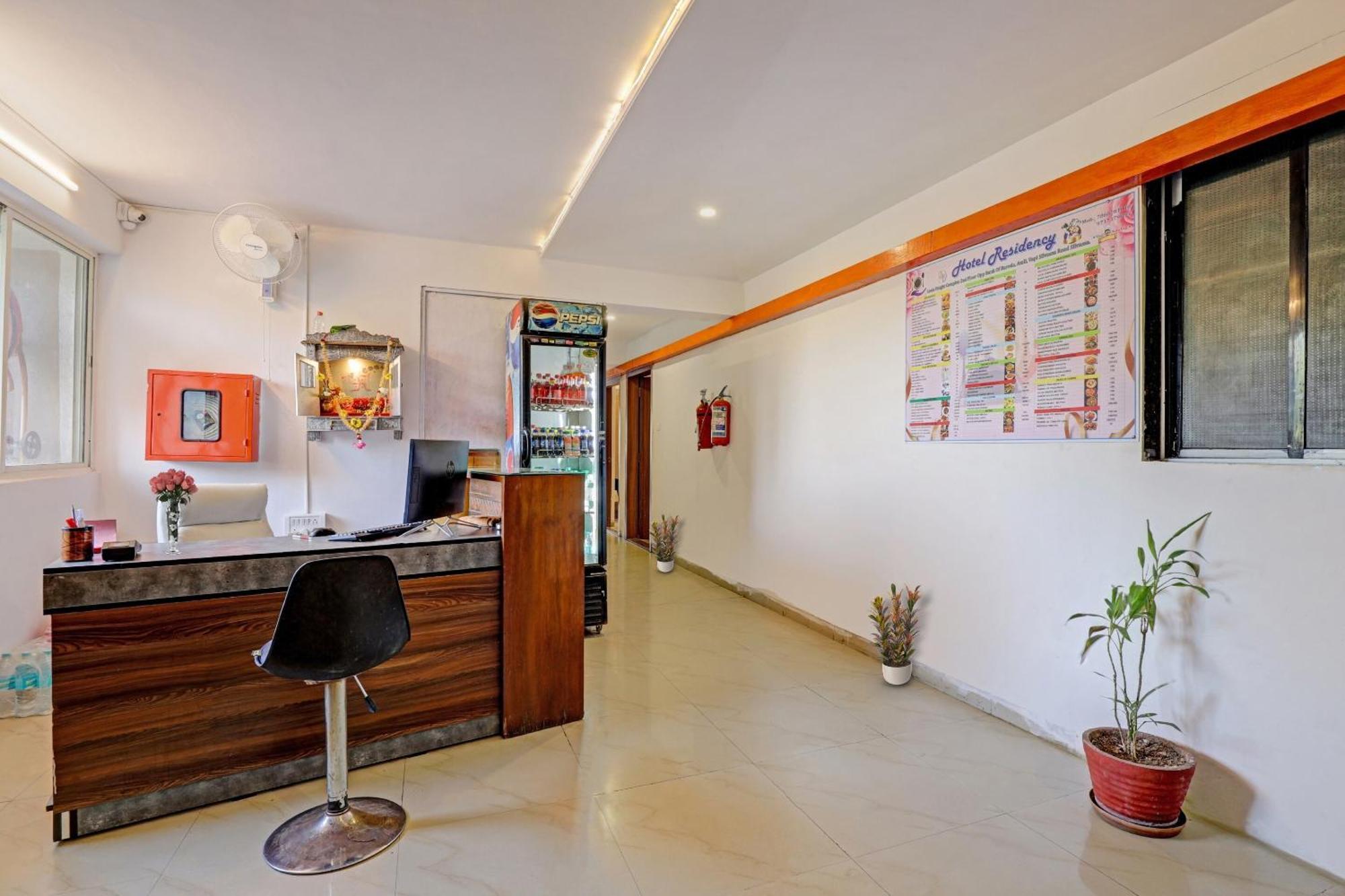 Oyo Flagship Hotel Residency Silvassa Exterior foto